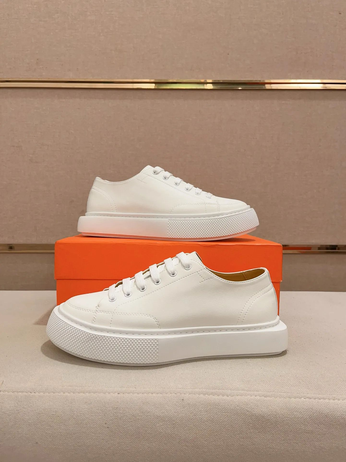Men's clothing and shoes💰: 442💰《HERMES》【Classic original single version】Hermès; top 🔝purchase agent🔍🔍men's latest 🇺🇸 counter sales simultaneously, imported from Italy original ▲▲cowhide ▲▲ (high-end, nobility, class) ) Exquisite workmanship (Italian 🇮🇹 imported water-dyed 🐂 cowhide lining) sole: original sole provided by the original factory, ⚠️exclusive double-layer activity·TPR·rubber·combined molded outsole; super comfortable·wear-resistant·non-slip·environmental protection The real thing is more beautiful if you take the real thing (high quality, follow the order). You can enter and exit the counter at will * Number of yards: 38-44 (45 can be customized and cannot be returned or exchanged)